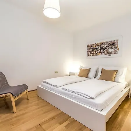 Beautiful Inner City Apartment Vienna