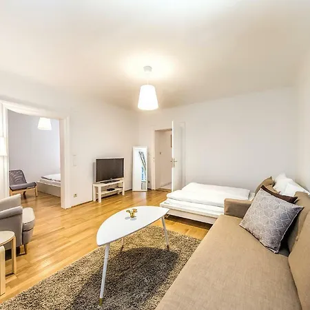 Beautiful Inner City Apartment *