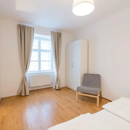 Beautiful Inner City Apartment *