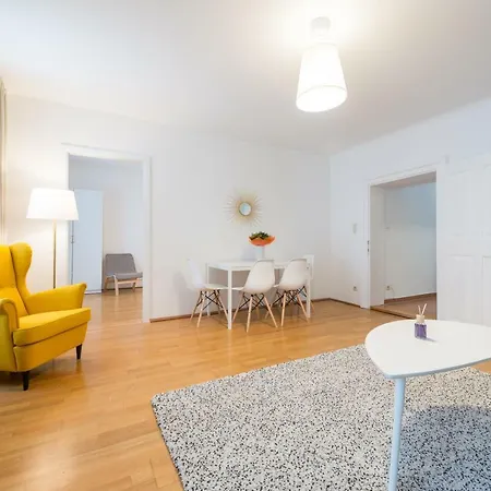 Beautiful Inner City Apartment *