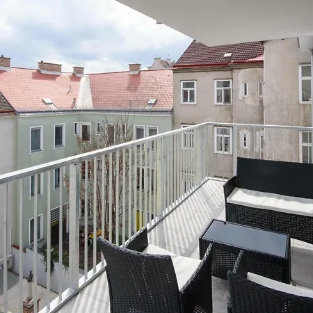 Living - Senefeldergasse *