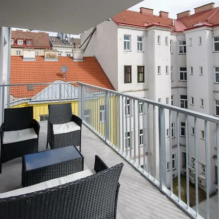 Living - Senefeldergasse * Wien