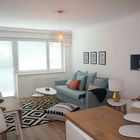 Apartment Thalia Next To Metro