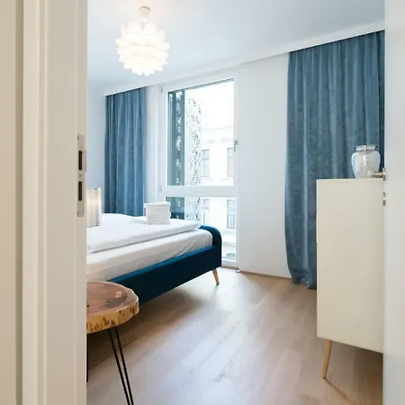 Apartment | Spacious Serviced In Directly At The U4 *