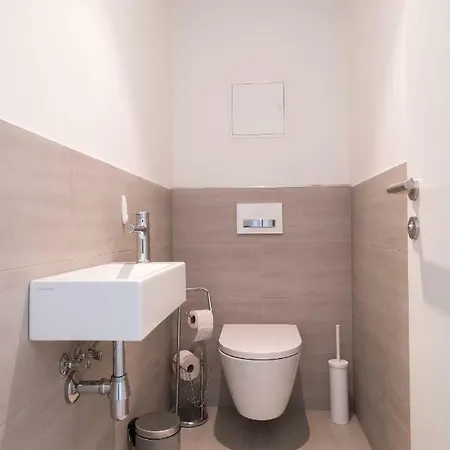 | Spacious Serviced In Directly At The U4 Apartment Vienna