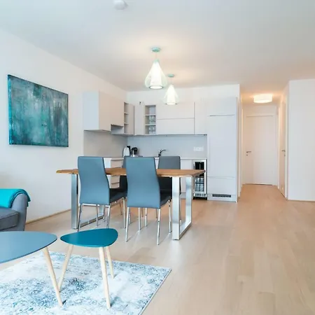 | Spacious Serviced In Directly At The U4 Vienna