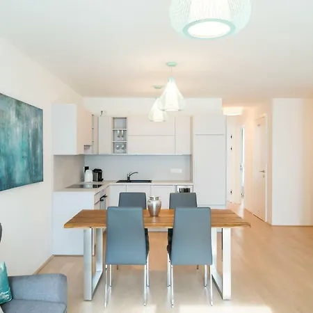 | Spacious Serviced In Directly At The U4 Vienna