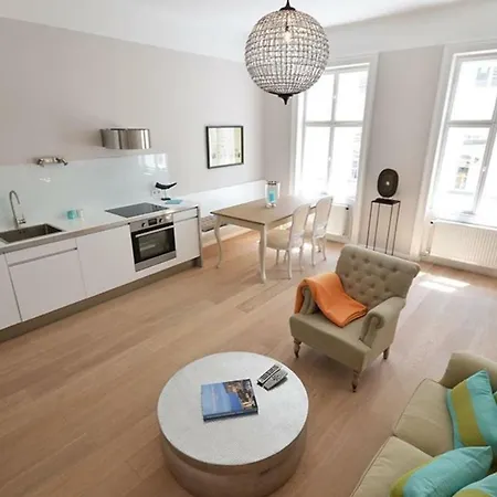 | Modern, Bright Business In Center, Alsergrund Apartment *