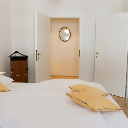 Gerstner Opera Residences Apartment