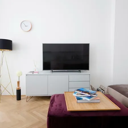 Opera - Mai's Apartment *