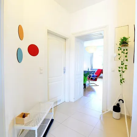 Apartment 2 Bedrooms @ The U3 Subway