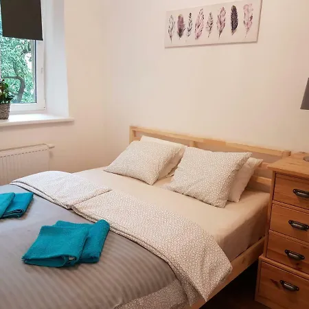 Excellent 2 Bed 12 Mins From Center Apartment *