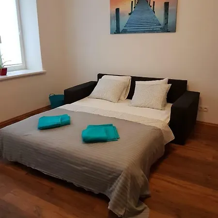 Excellent 2 Bed 12 Mins From Center Apartment