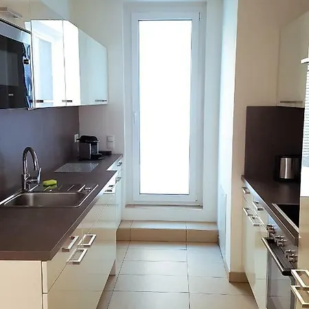 4 Beds And - Contactless Check-in Apartment Vienna