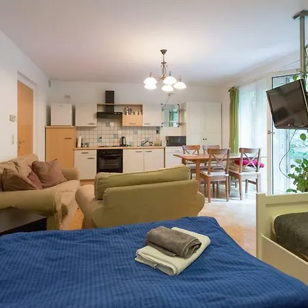 Relaxing Terrace In Lively Area Apartment