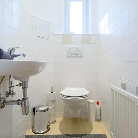 Apartment Living 1090