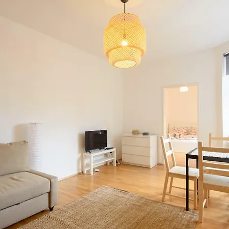Living 1090 Apartment *