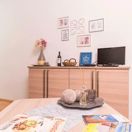 Tiny Hideaway * Viena