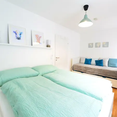 Nice 2 Bedrooms At The Subway 10 Min To Center Apartment
