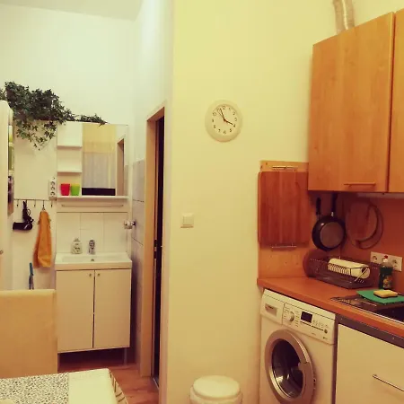 Apartment Jungle Self Check-in *