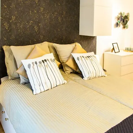 Apartment Cozy & Cool * 5 Min To City Center *