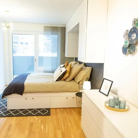 Apartment Cozy & Cool * 5 Min To City Center *