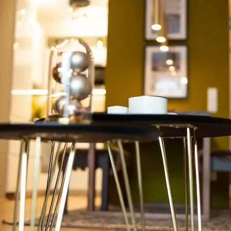 Cozy & Cool * 5 Min To City Center Apartment