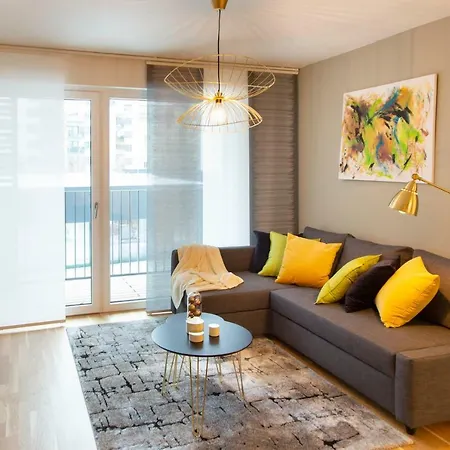 Cozy & Cool * 5 Min To City Center Apartment