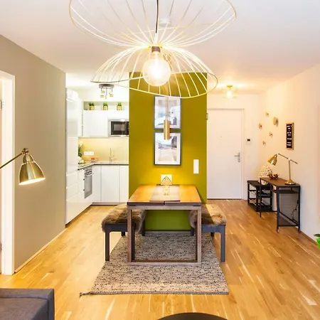 Apartment Cozy & Cool * 5 Min To City Center *