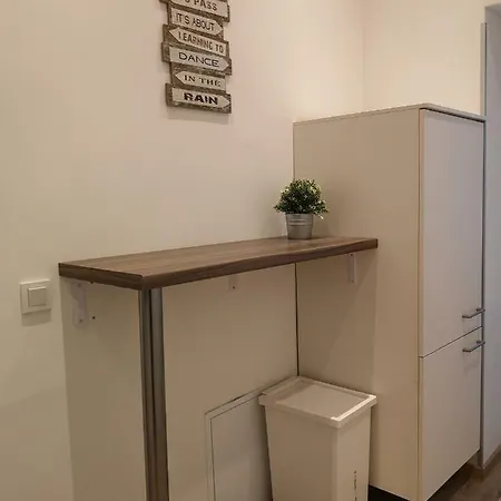 Apartment, Modern Und Neu Renoviert *