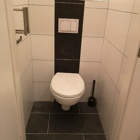 Apartment, Modern Und Neu Renoviert *