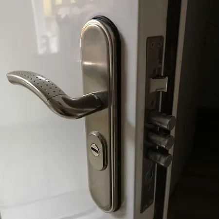 Apartment, Modern Und Neu Renoviert Lägenhet *