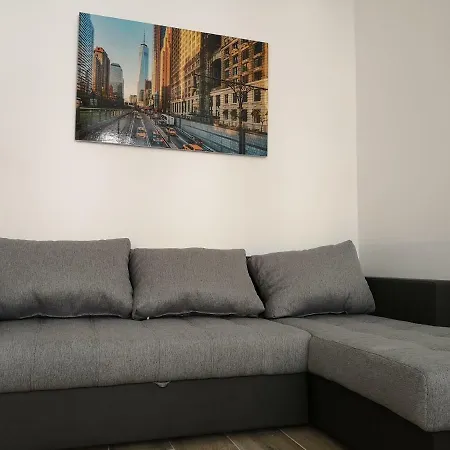 Apartment, Modern Und Neu Renoviert