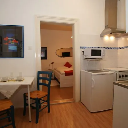Apartment Freundliches Mit Innenhof-garten *