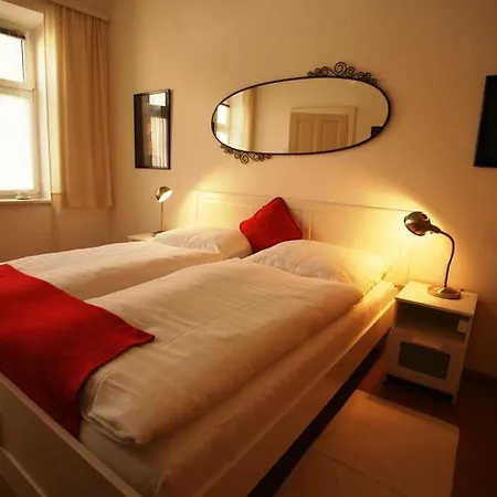 Freundliches Mit Innenhof-garten Apartment *