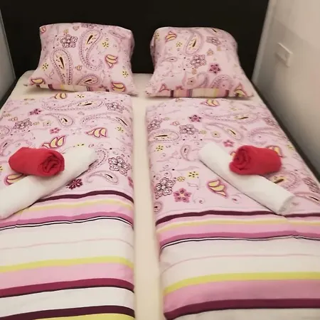 Apartment, Modern Und Neu Renoviert Vienna