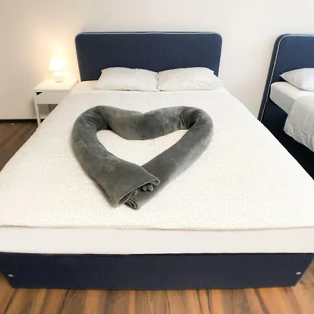 Apartment Vips *