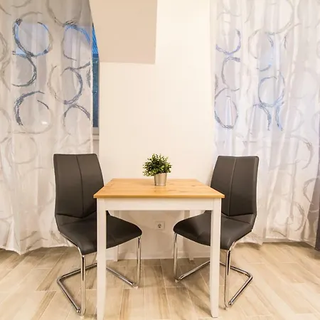 Checkvienna - Lerchenfelder Strasse Apartment *