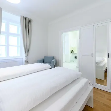 Beautiful Inner City Apartment *