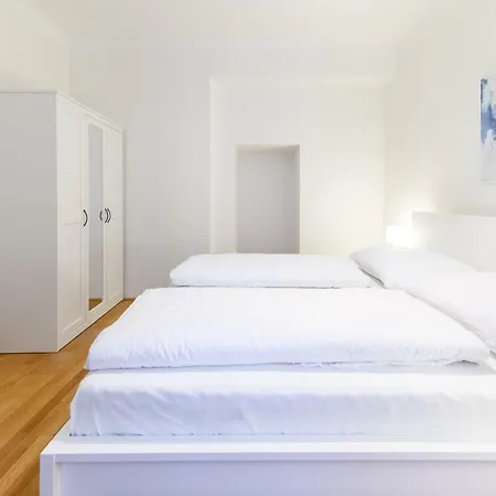 Beautiful Inner City Apartment Vienna