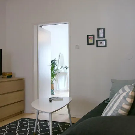 Spacious 2rooms In The Center Apartment *