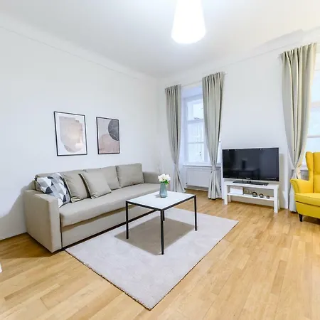 Beautiful Inner City Apartment *