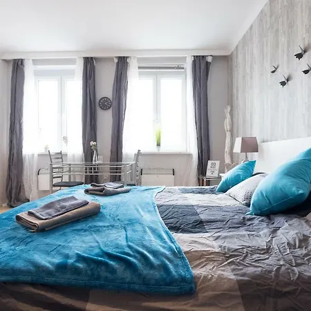 Cute Red Star Center Apartment *