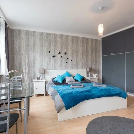 Apartment Cute Red Star Center
