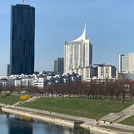 Uno City, Donauinsel Apartment