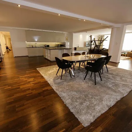 Apartment Parkring By Nikolax *