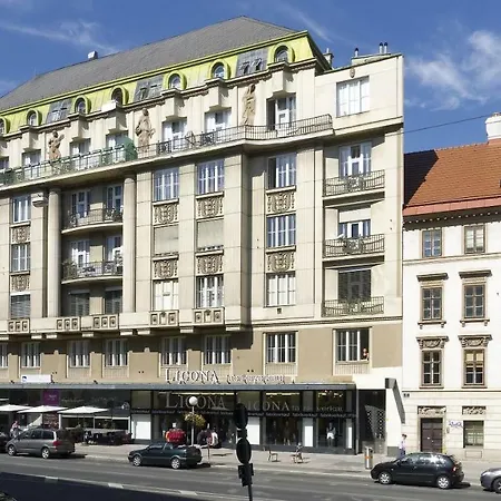Cute Red Star Center Apartment *