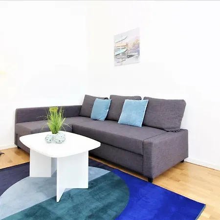 Apartment Marine: Newly Renovated 2nd District