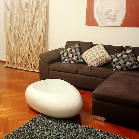 The Kolin Grand Downtown Apartment