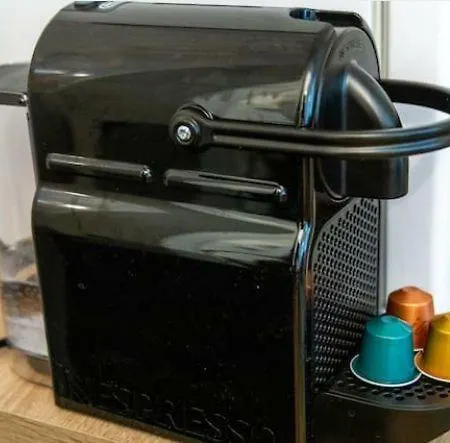 Contactless Check-in Located Netflix&nespresso * Vienna